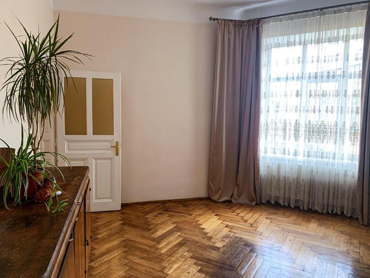 Mitskevycha Square Apartment- At The Center Of Lviv Extérieur photo