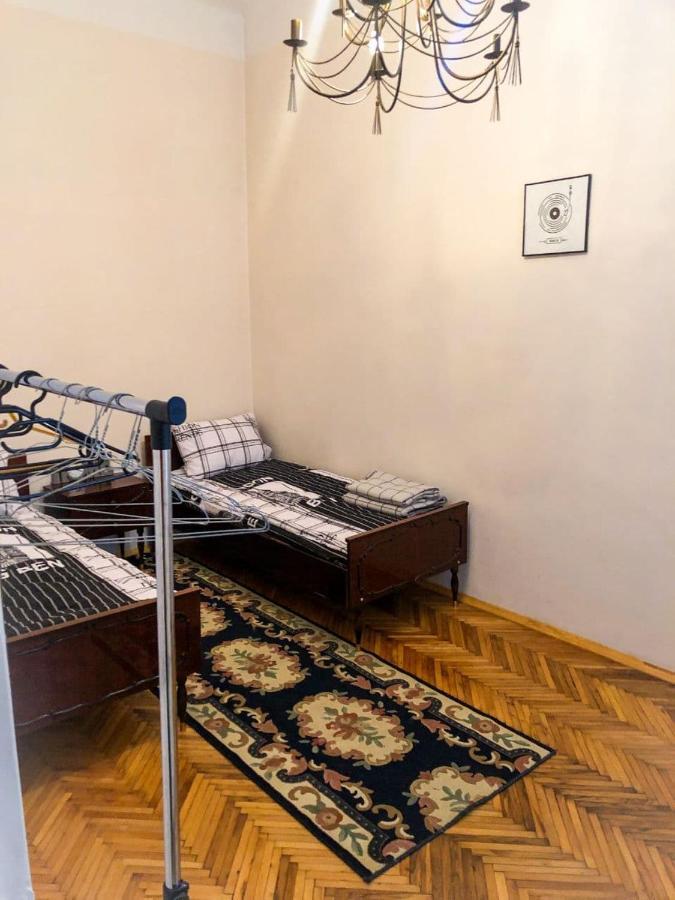 Mitskevycha Square Apartment- At The Center Of Lviv Extérieur photo