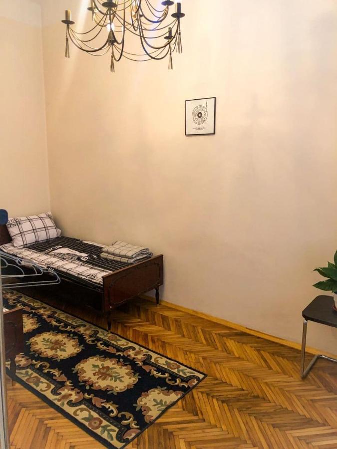 Mitskevycha Square Apartment- At The Center Of Lviv Extérieur photo