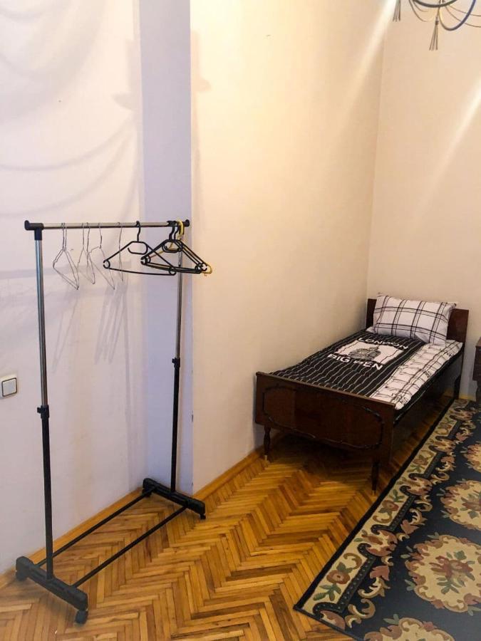 Mitskevycha Square Apartment- At The Center Of Lviv Extérieur photo