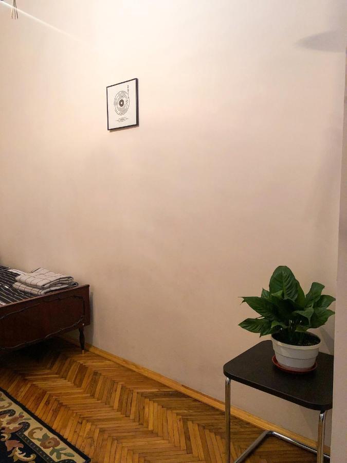 Mitskevycha Square Apartment- At The Center Of Lviv Extérieur photo